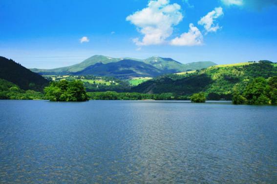 Hotel Domaine Du Lac Chambon Мурол Екстериор снимка