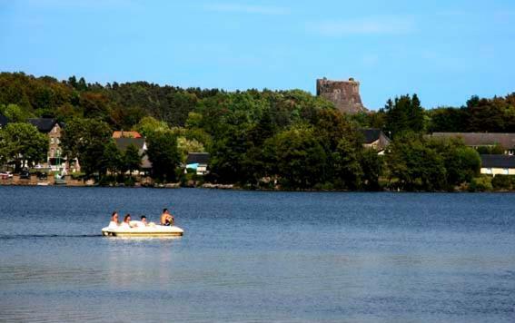 Hotel Domaine Du Lac Chambon Мурол Екстериор снимка